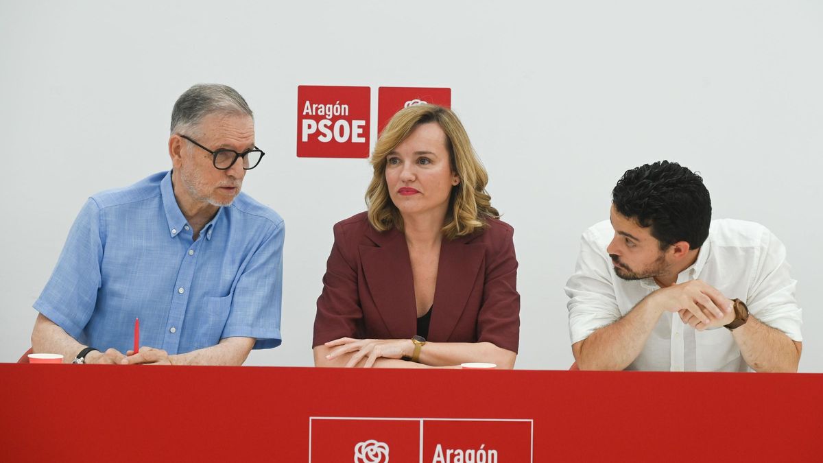 Pilar Alegría, junto a Marcelino Iglesias y Darío Villagrasa en la reunión de la Ejecutiva del PSOE aragonés este viernes.