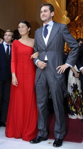 El extorero Francisco Rivera y la abogada Lourdes Montes han contraído matrimonio eclesiástico hoy en el barrio sevillano de Triana, en una ceremonia que ha tenido lugar en la Capilla de Los Marineros, sede de la Hermandad de la Esperanza de Triana,