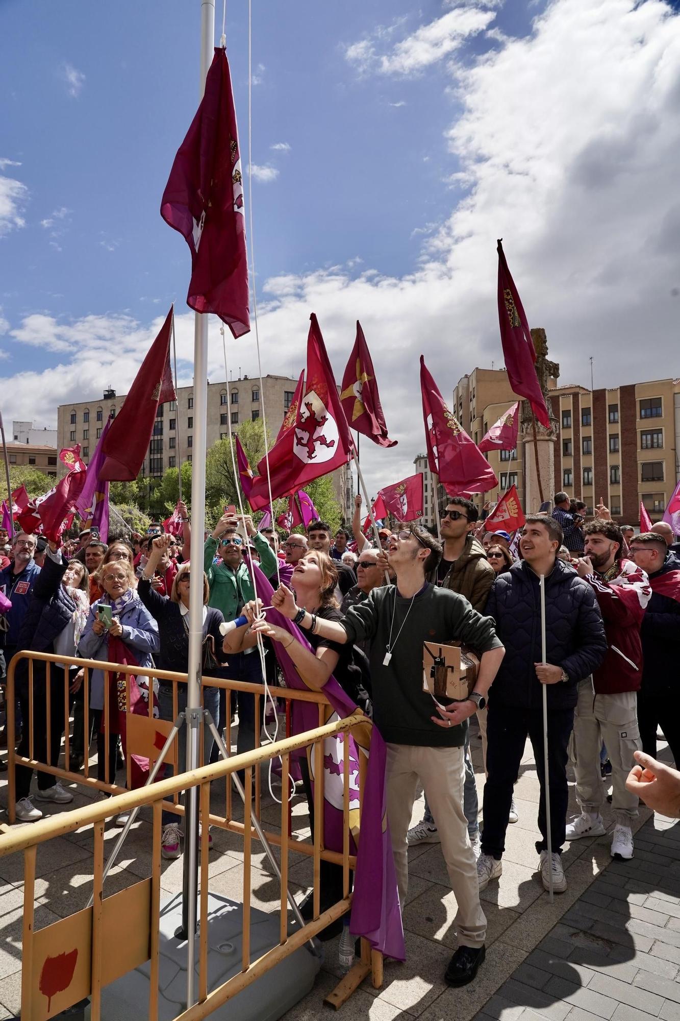 GALERÍA: Así han sido las protestas en León que han obligado a suspender los actos por el Día de la Comunidad