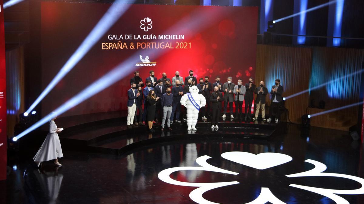 Els guanyadors de les estrelles Michelin 2021, que no van poder recollir-la perquè la gala va ser telemàtica per la pandèmia (horitzontal).
