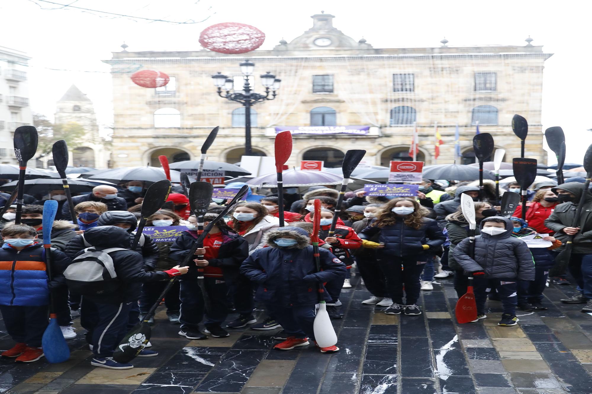 En imágenes: así fue la manifestación de ocho colectivos en la Plaza Mayor de Gijón