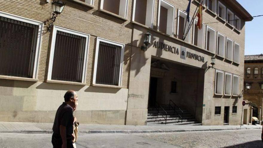 Los acusados de dar paliza al dueño de bar de marcha de Huesca niegan ser los autores