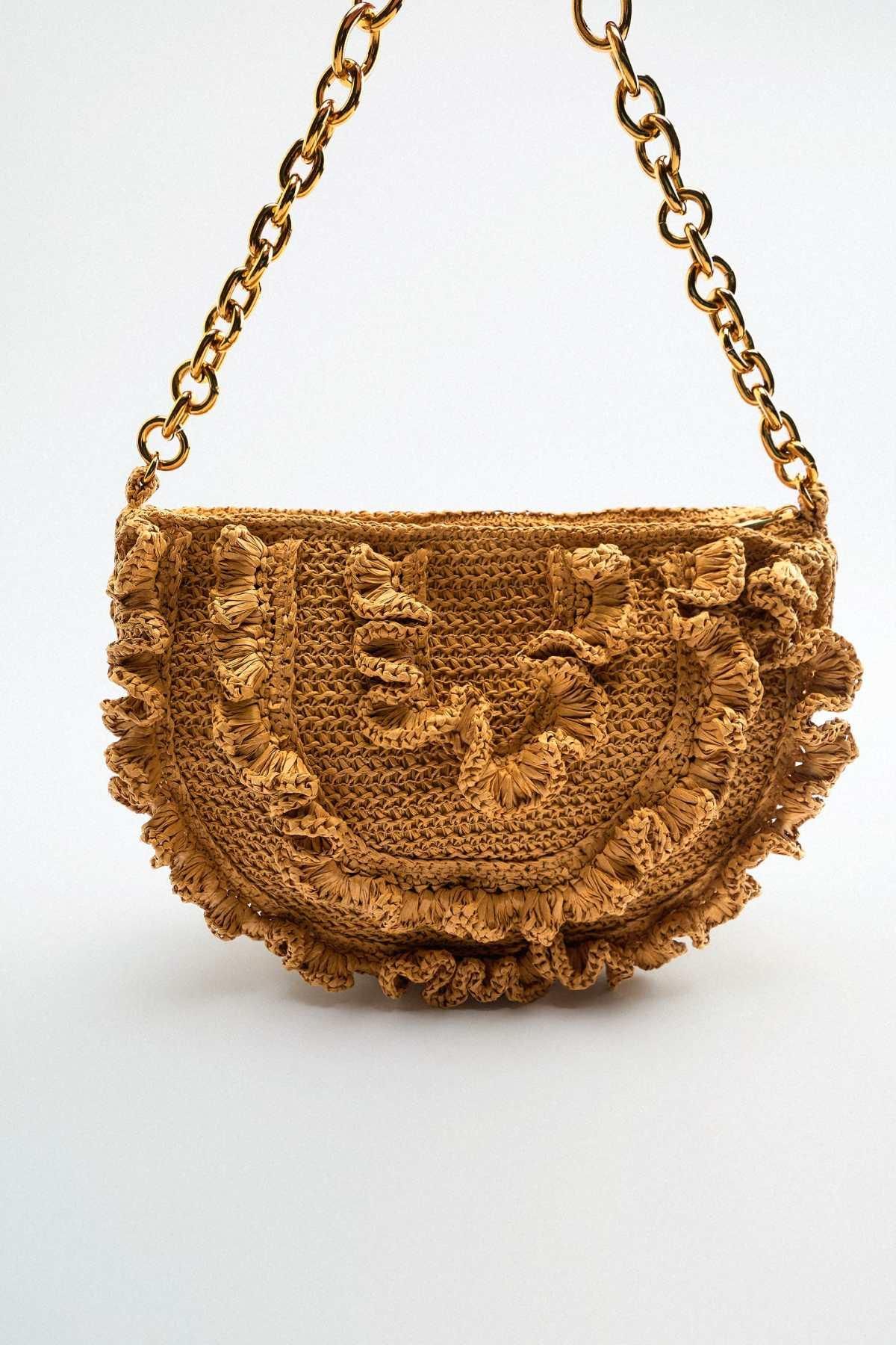 Bolso con detalle volantes