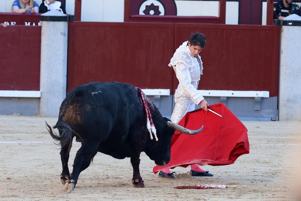El torero Sebastián Castella durante una corrida en Las Ventas.