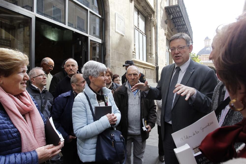 Vecinos de Morella, de visita en el Palau de la Generalitat