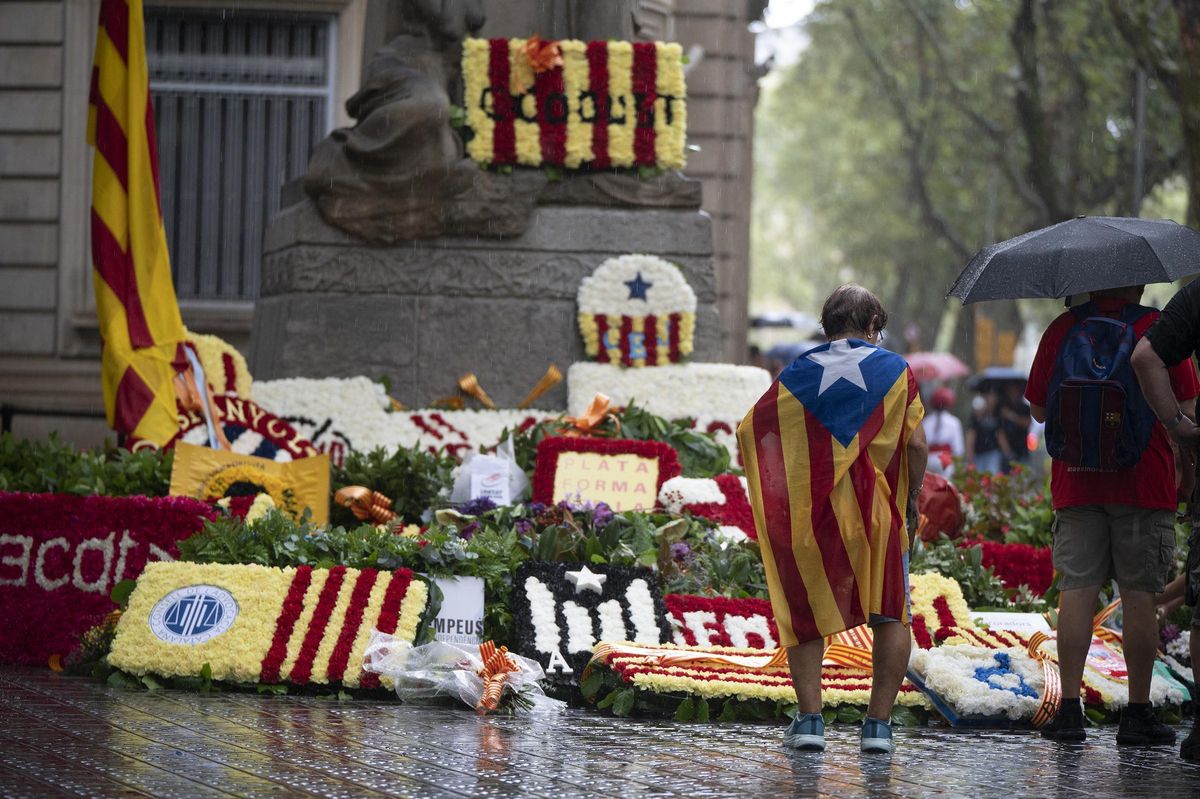 Diada de Catalunya: Ofrenda floral en el monumento a Rafael Casanova