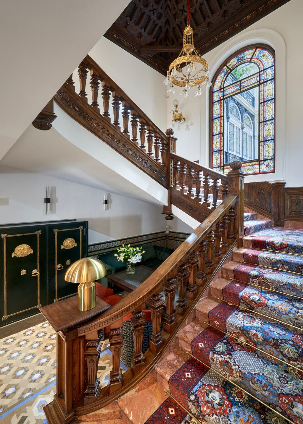 Dispuestas por este Hotel- Palacio se pueden descubrir algunas de las cajas fuertes del banco.