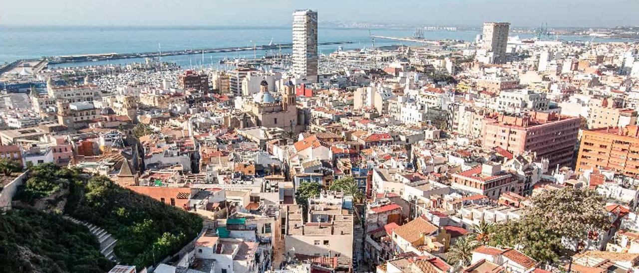 Panorámica del Casco Antiguo y el Centro Tradicional de Alicante, en una imagen de esta semana