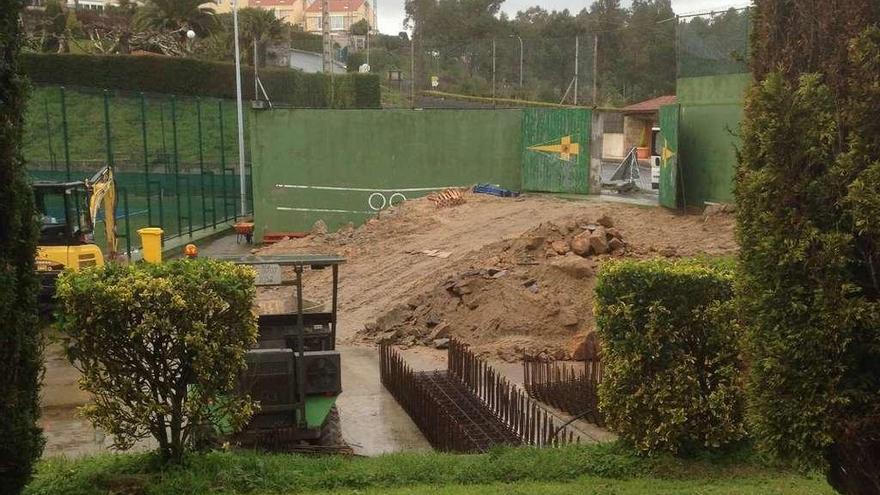 Obra paralizada por el Concello en el Sporting Club Casino en marzo de este año por carecer de licencia.