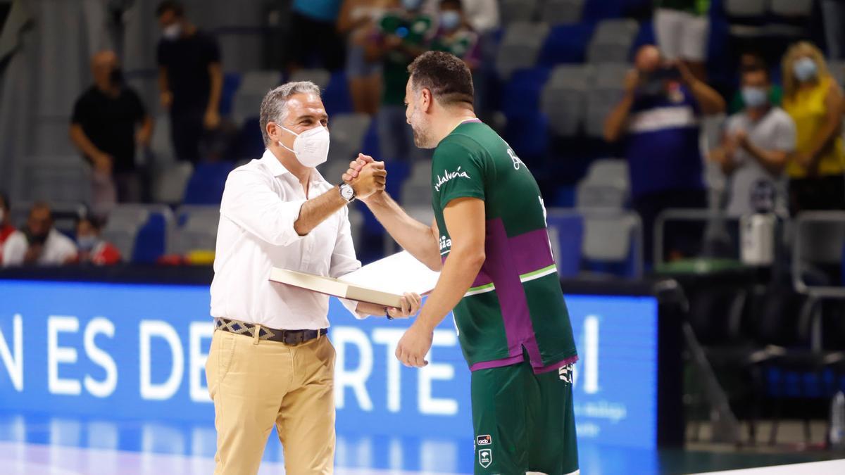 Carlos Cabezas juega su último partido con el Unicaja en el Carpena