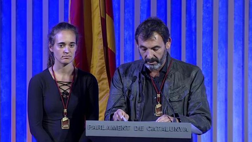 Òscar Camps i Carola Rackete reben la Medalla d'Honor del Parlament: "Només defensem el dret a la vida"