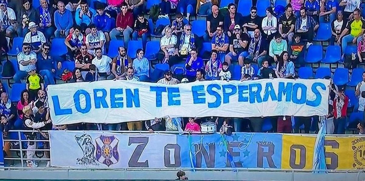 La pancarta de respaldo de la afición del Tenerife en el Heliodoro al fichaje de Loren.