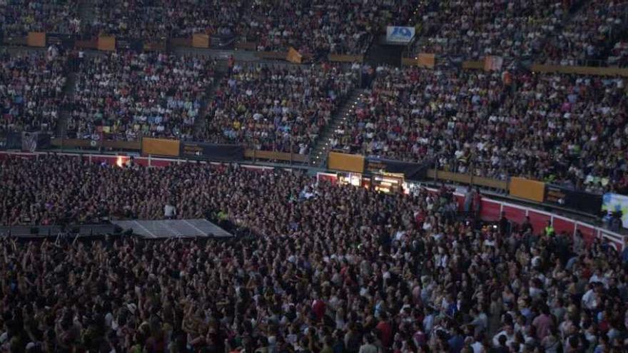 Imagen de las gradas del Coliseum minutos antes del comienzo del concierto de Alejandro Sanz en 2013. víctor echave