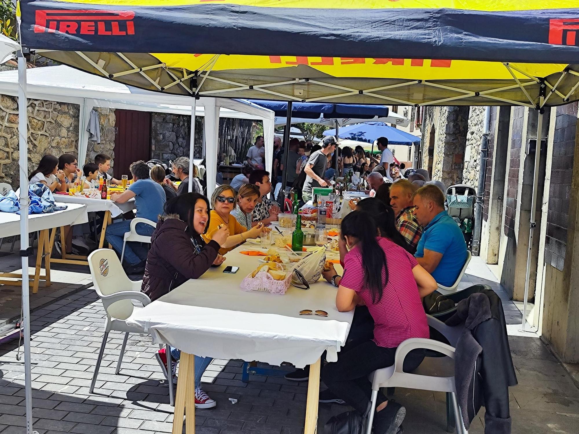 Pravia vive una comida en la calle de récord