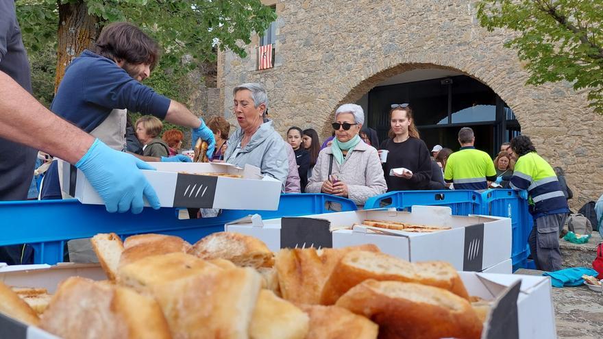 La festa de Sant Marc a Queralt reparteix 500 coques i 225 litres de xocolata desfeta