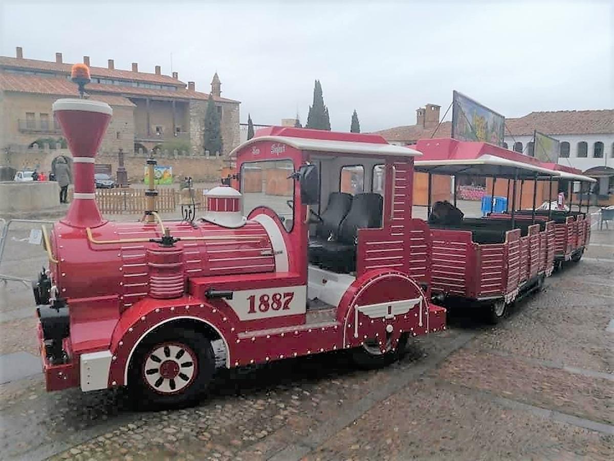 Tren turístico que recorrerá Garrovillas de Alconétar con motivo de la Feria del Almendro.