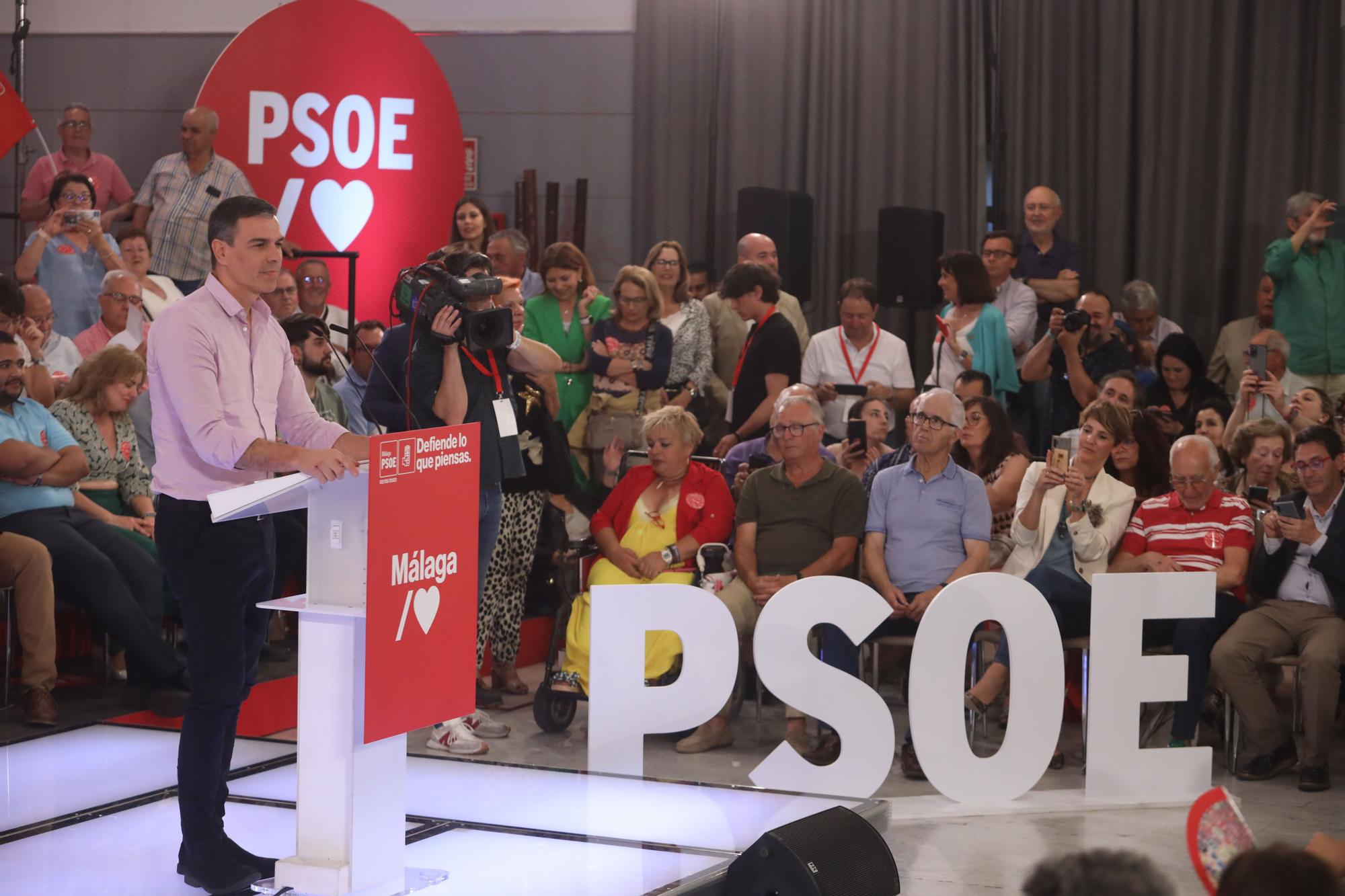 Pedro Sánchez celebra con Dani Pérez el 'cumpleaños' del PSOE en Málaga