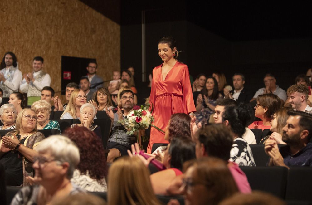 Las próximas Falleras  Mayores de Sagunt Claudia y Maite, en su acto de nominación.