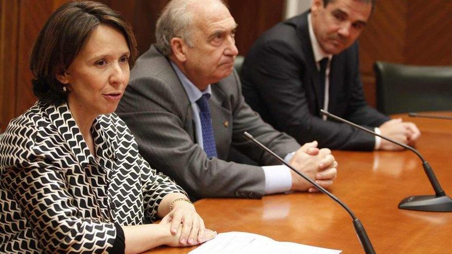 Teresa Sanjurjo, Vicente Gotor y Vicente Domínguez, ayer, durante la presentación de la cátedra.