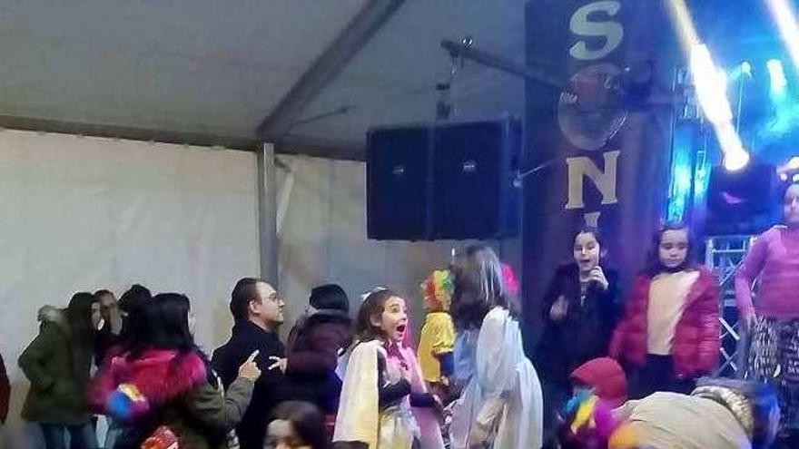 Niños y jóvenes se despiden de la programación de Carnaval con juegos y música