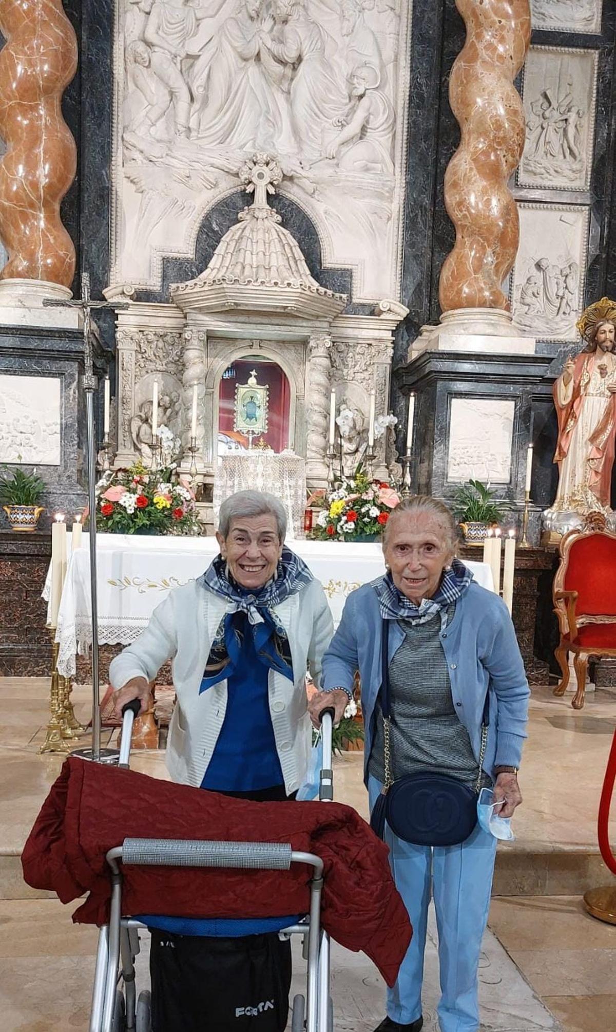 Los residentes de Ballesol disfrutan de un día en Santa Faz.