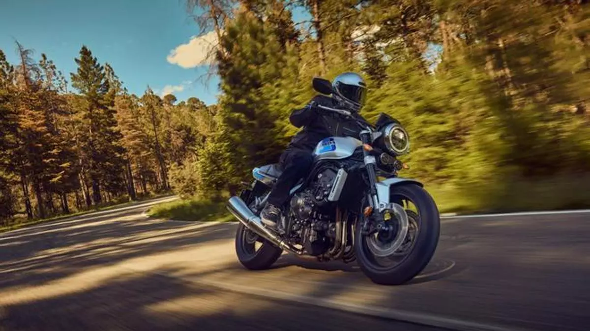 Honda CB1000F: el regreso de una leyenda con alma ochentera