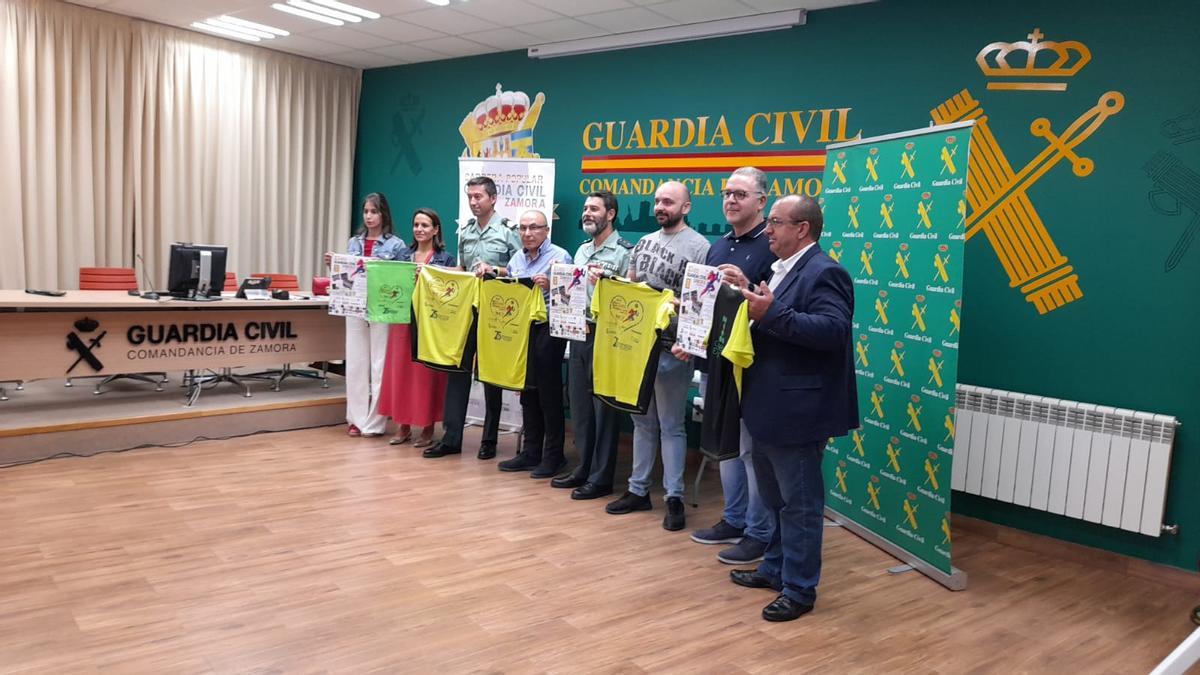 Participantes en el acto de presentación de la Carrera