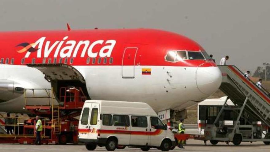 Avión de Avianca en el El Altet en junio de 2006 cuando comenzó a operar