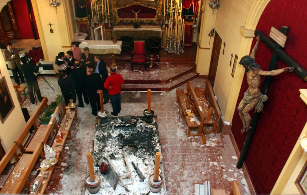 Incendio en la capilla del Monte Calvario, que afectó severamente a las imágenes del Yacente de la Paz y la Unidad y a la Virgen de Fe y Consuelo.