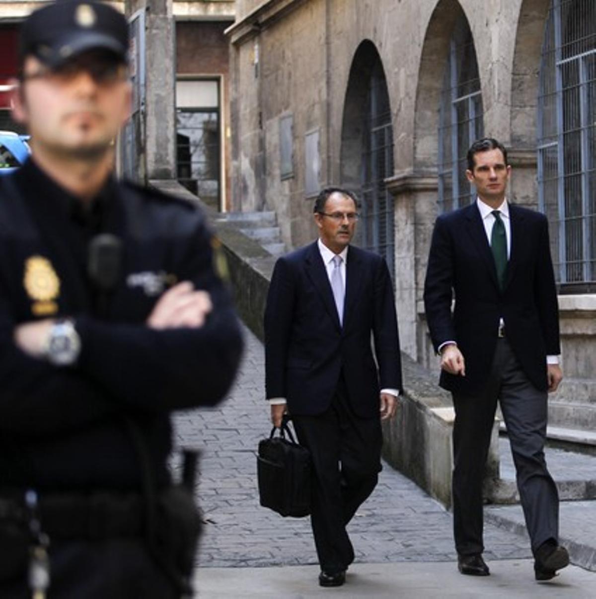 Iñaki Urdangarin i el seu advocat, Mario Pascual Vives. Iñaki Urdangarin i el seu advocat, Mario Pascual Vives.