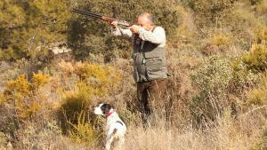 'Con la escopeta al hombro': A favor de caça menor