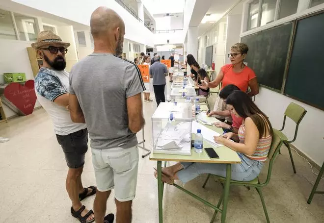 Elecciones 23J | Ambiente en los colegios electorales de Arinaga y Sardina del Sur