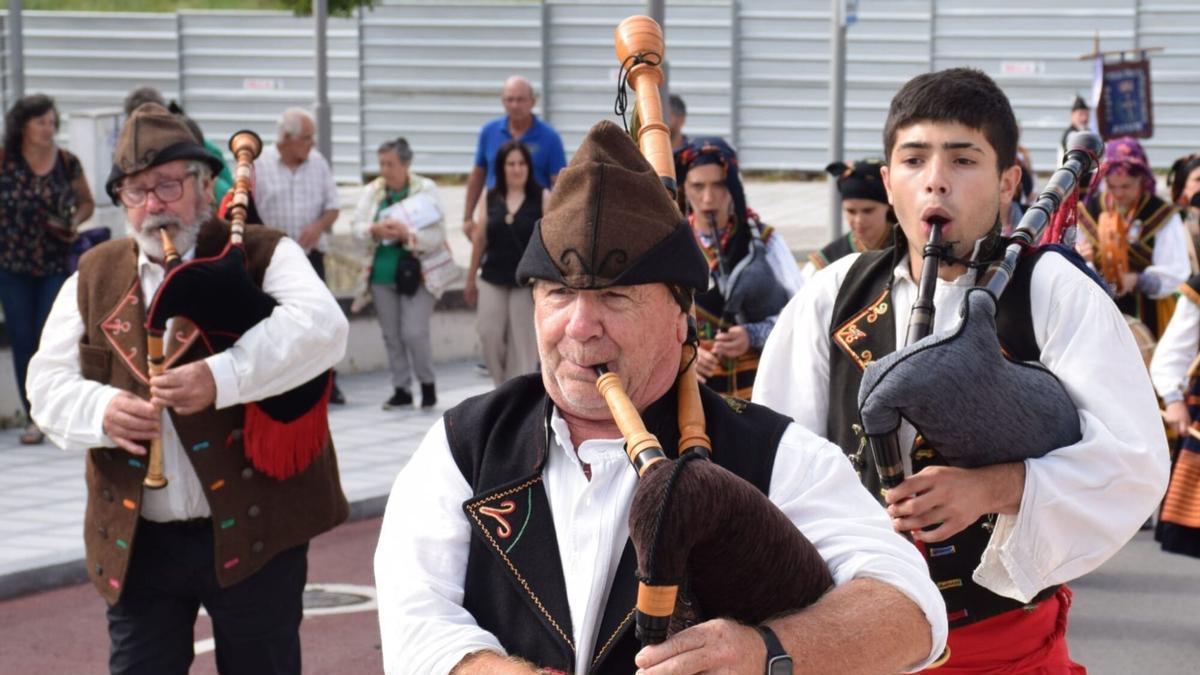 Un grupo de música tradicional, en plena actuación.