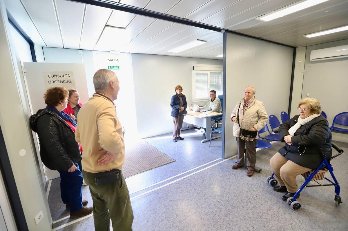 Sala de espera de los módulos prefabricados sanitarios de El Higuerón.