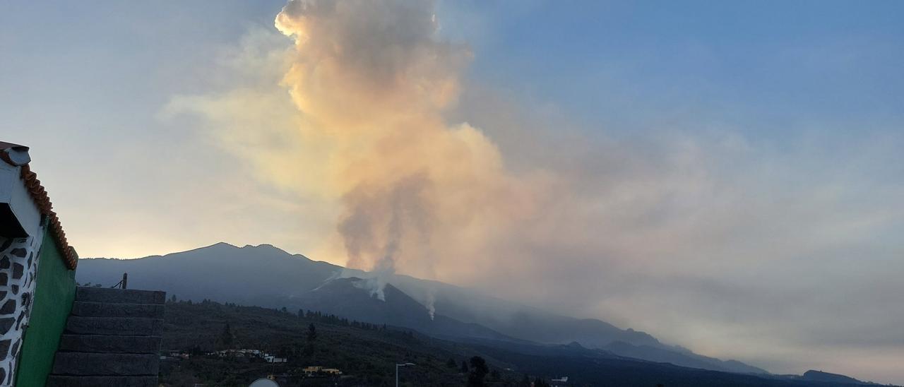 Avance de las coladas de lava desde el Mirador de Las Hoyas