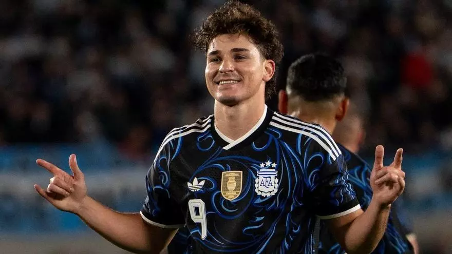 Julián Álvarez se estrena esta temporada... Con Argentina