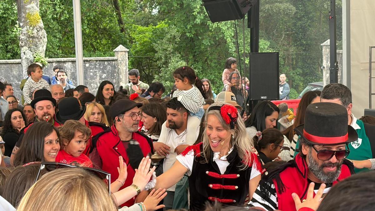 Centos de persoas asistieron ao festival celebrado en Bertamiráns.