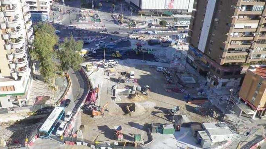 Obras del metro en la plaza Albert Camus para cubrir la bóveda del túnel.