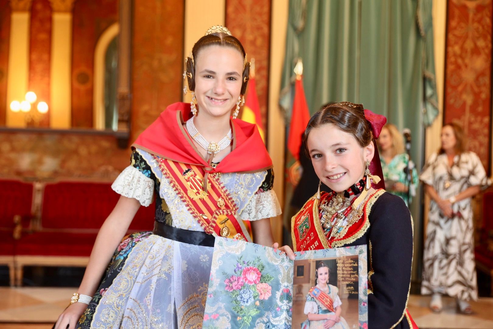 Danzantes y Gigantillos de Burgos para Carmen, Nerea y la corte mayor