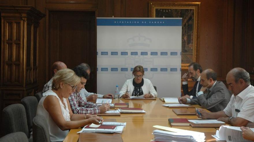 Martín Pozo preside la reunión de la Junta de Gobierno, esta mañana, en la Diputación Provincial.