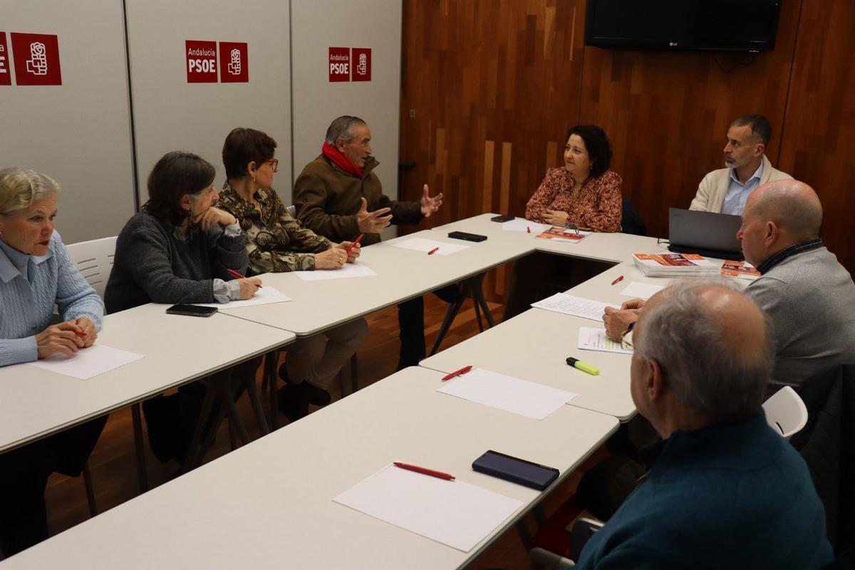 Los concejales socialistas en el Ayuntamiento de Córdoba Alicia Moya y Ángel Ortiz se reúnen con la asociación Aspacacor.