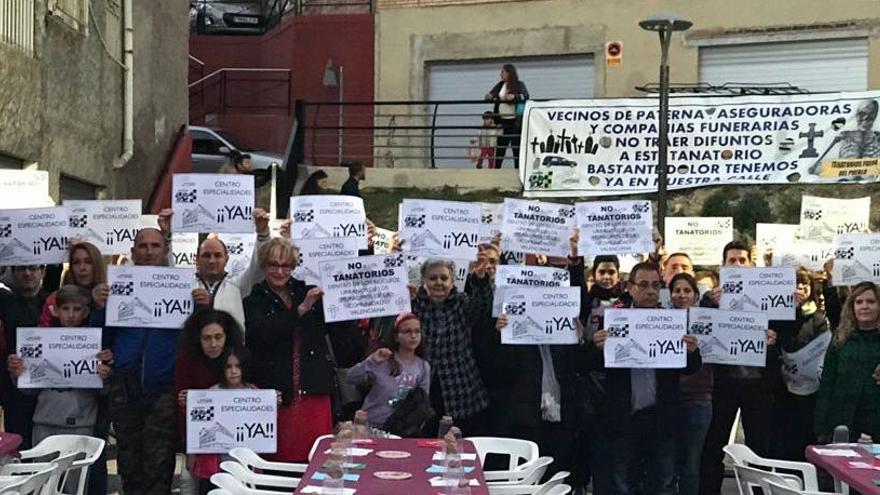 Paterna protesta para frenar la instalación de  un tanatorio en la ciudad