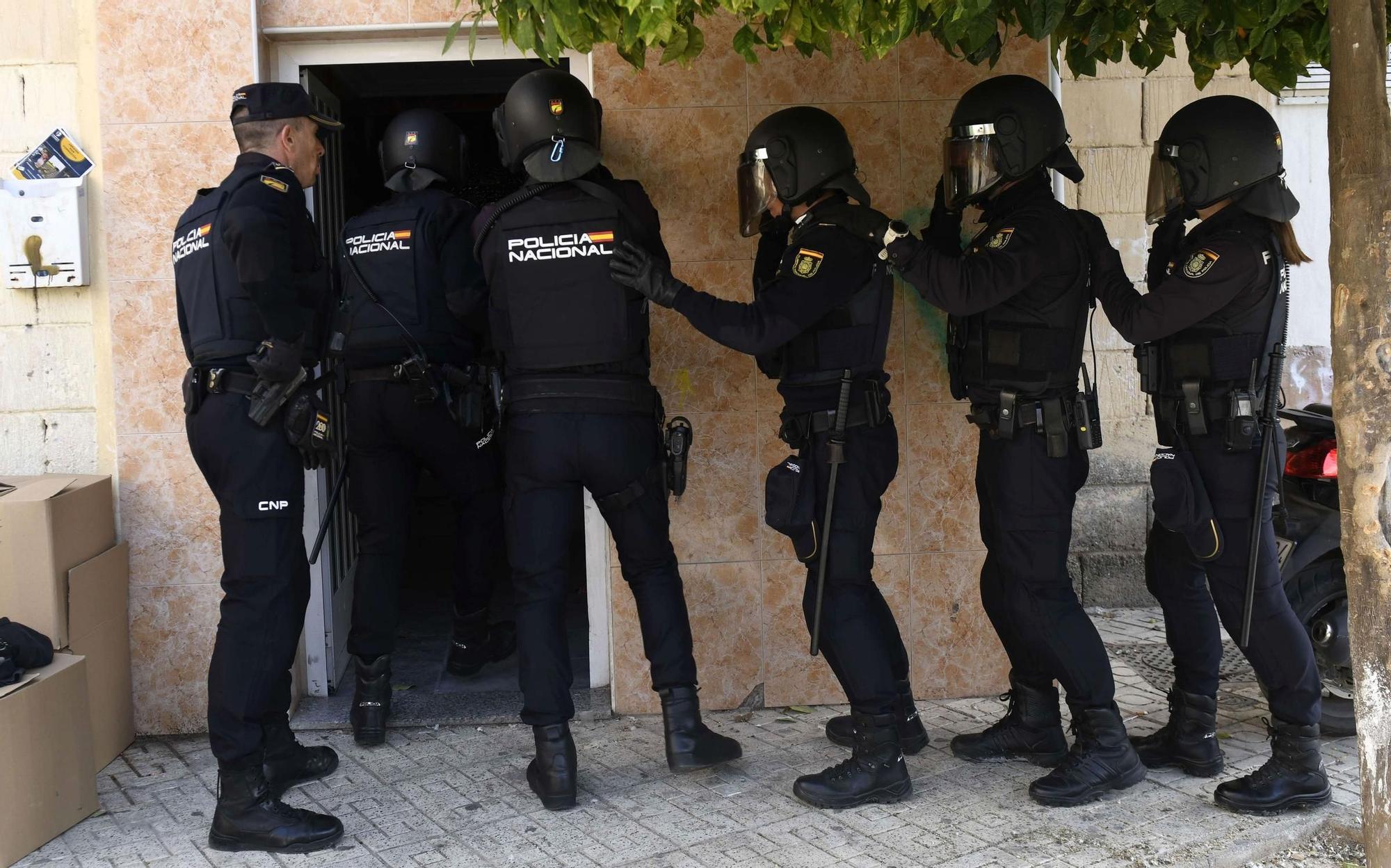 La redada contra el narcotráfico en el Polígono de La Paz, en imágenes