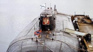 El submarino Kursk en la base naval rusa de Vidyayevo en el año 2000.