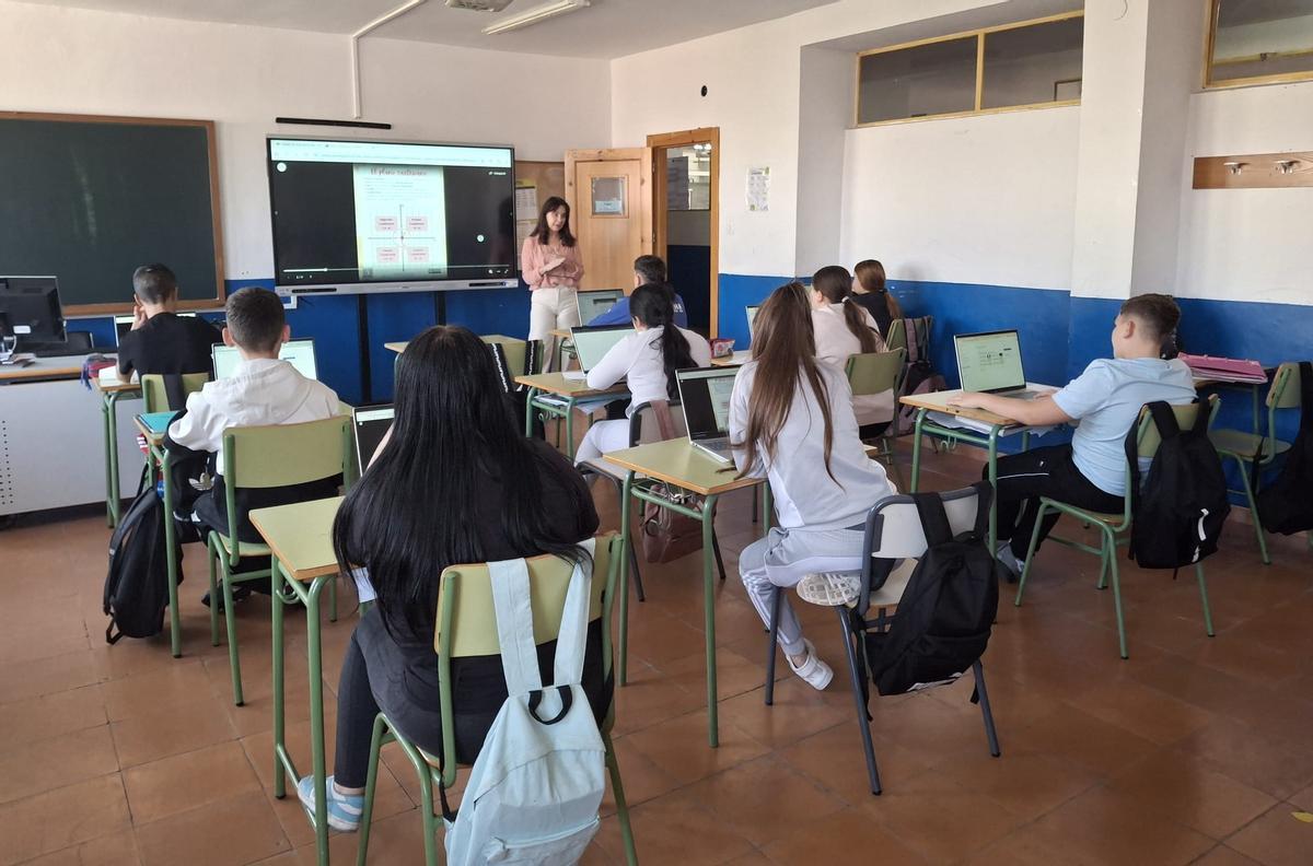 Alumnado de 2.º de ESO durante la jornada escolar en el centro.