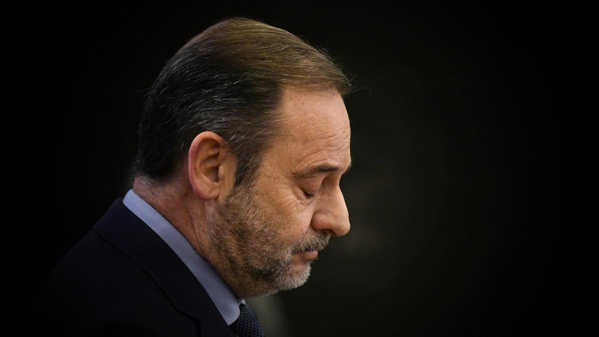 Archivo - El exministro José Luis Ábalos durante una rueda de prensa en el Congreso