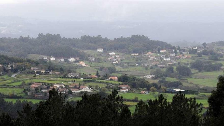 Imagen de archivo de una vista del rural estradense. // Bernabé / Javier Lalín