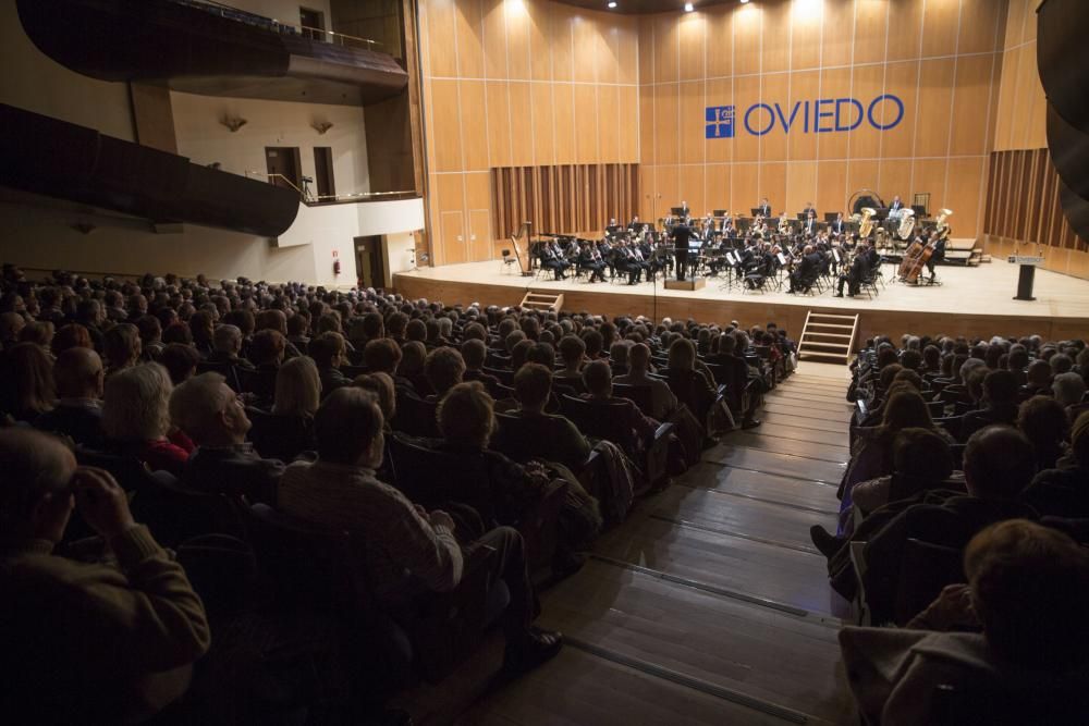 Entrega de la medalla de plata a la Banda de Música Ciudad de Oviedo