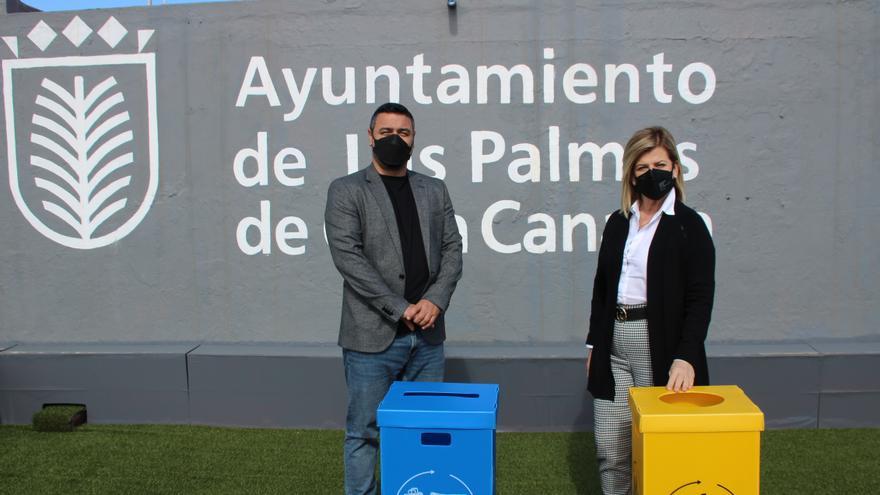 Las Palmas de Gran Canaria instala un centenar de papeleras amarillas y azules en espacios públicos