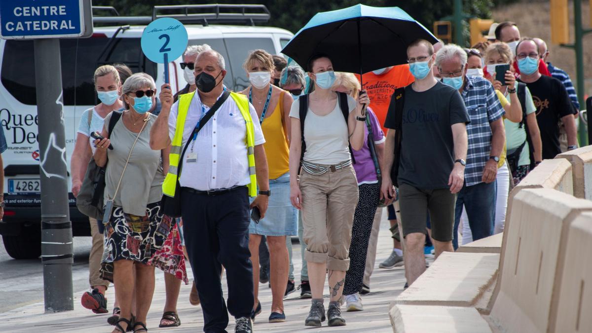 Turistas alemanes del crucero ‘Mein Schiff 2’, que hizo escala en Palma el 17 de junio.